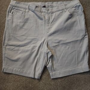 Gloria Vanderbilt Gray Slimming Shorts Size 22W